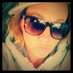 Meet your Posher, Sierra